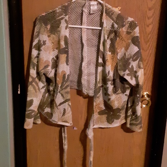 Top - Picture 2 of 3